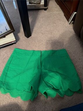 crown & ivy Kelly Green Scallop Hem Skort